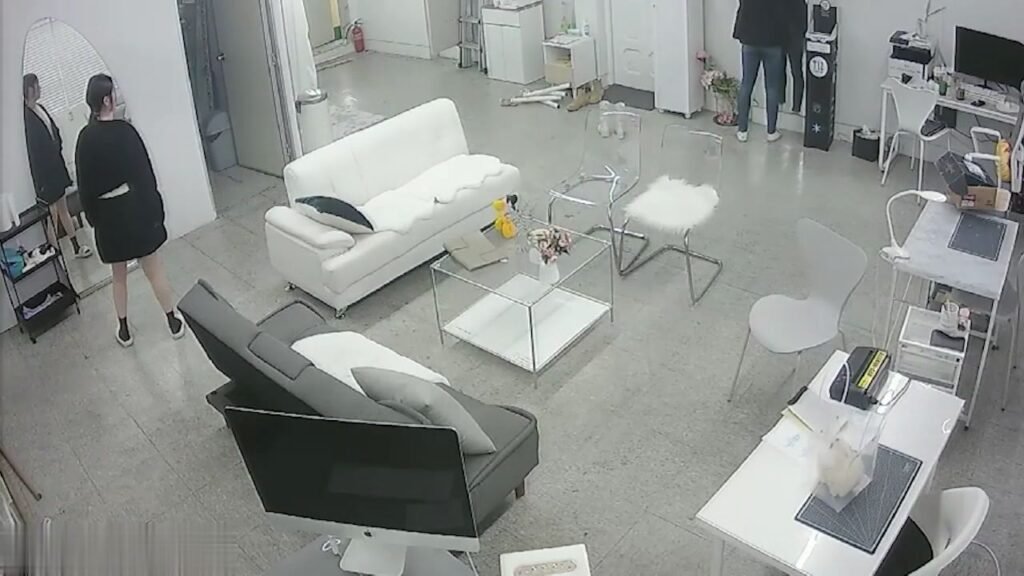 IP는 집에서 여성 동료와 성관계를 가졌습니다