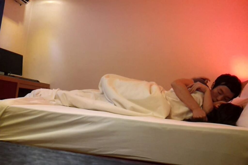 모텔 커플 셀카