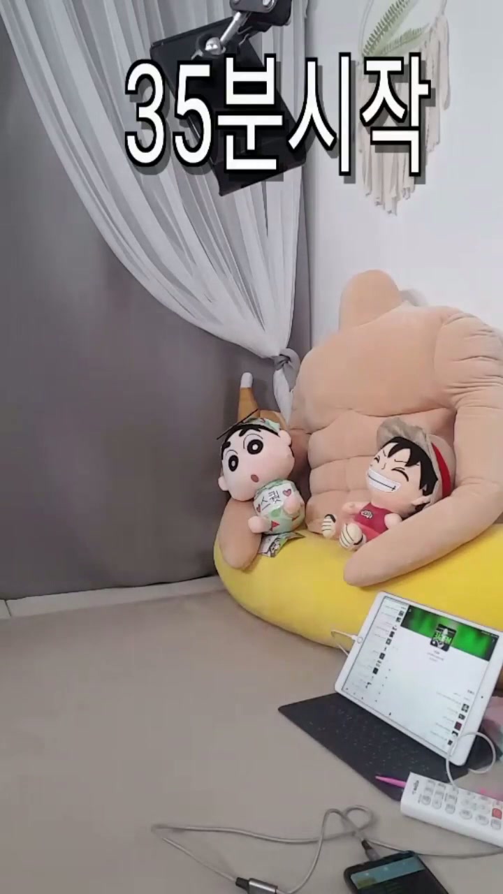 레이싱걸 보니 아랫도리 노출한 팬방
