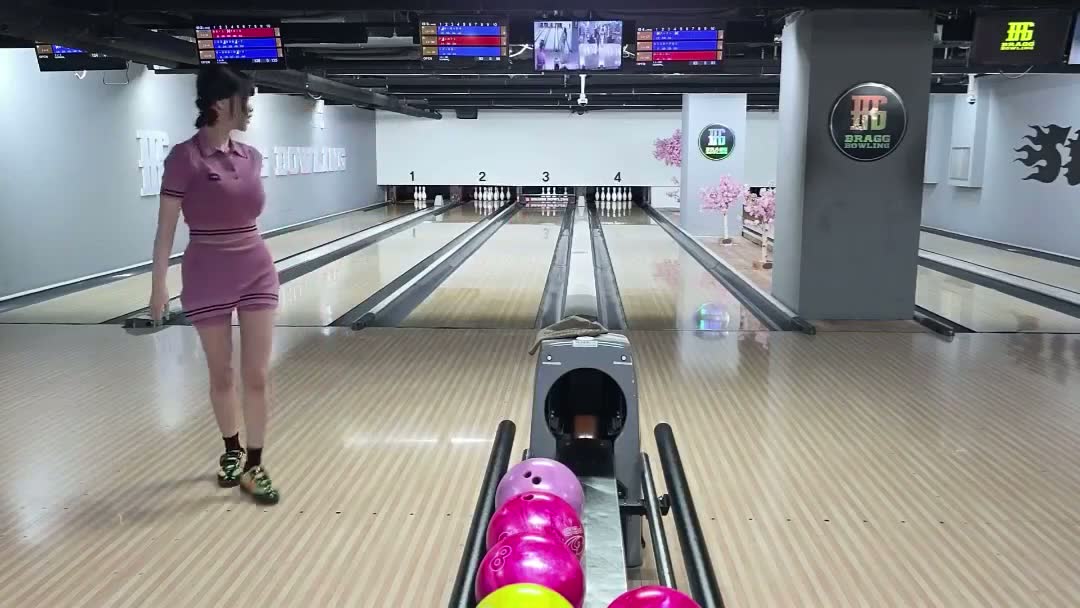 볼링치는 이쁜이 여캠들 꼭툭튀