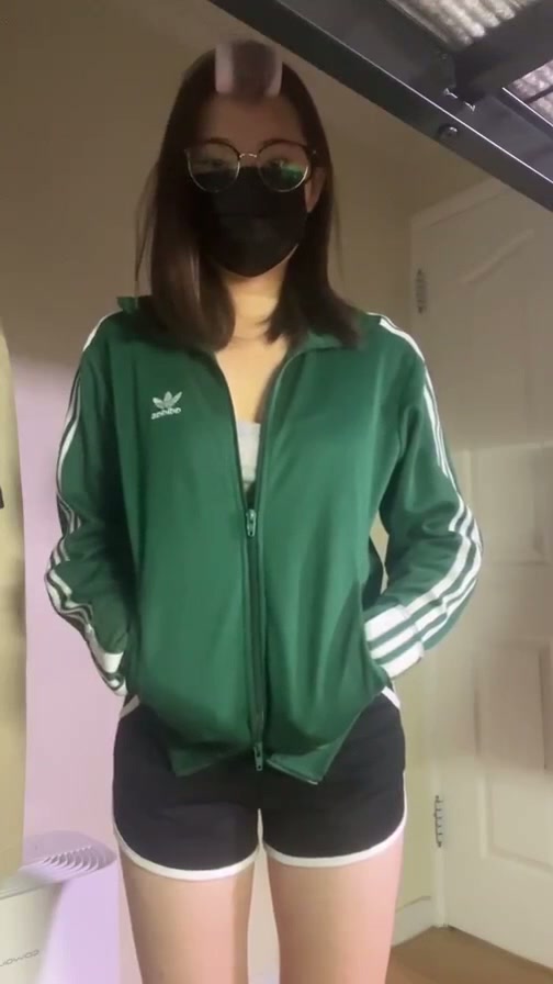 (한국야동) 슬림 탄탄한 몸매의 아디다스 초록 저지녀